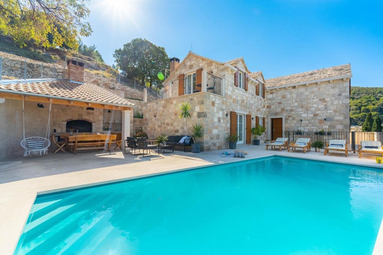 New Villa Ani! Traditional And Luxurious 4-Bedroom Villa With Heated Pool And Sea Views Postira Exterior foto